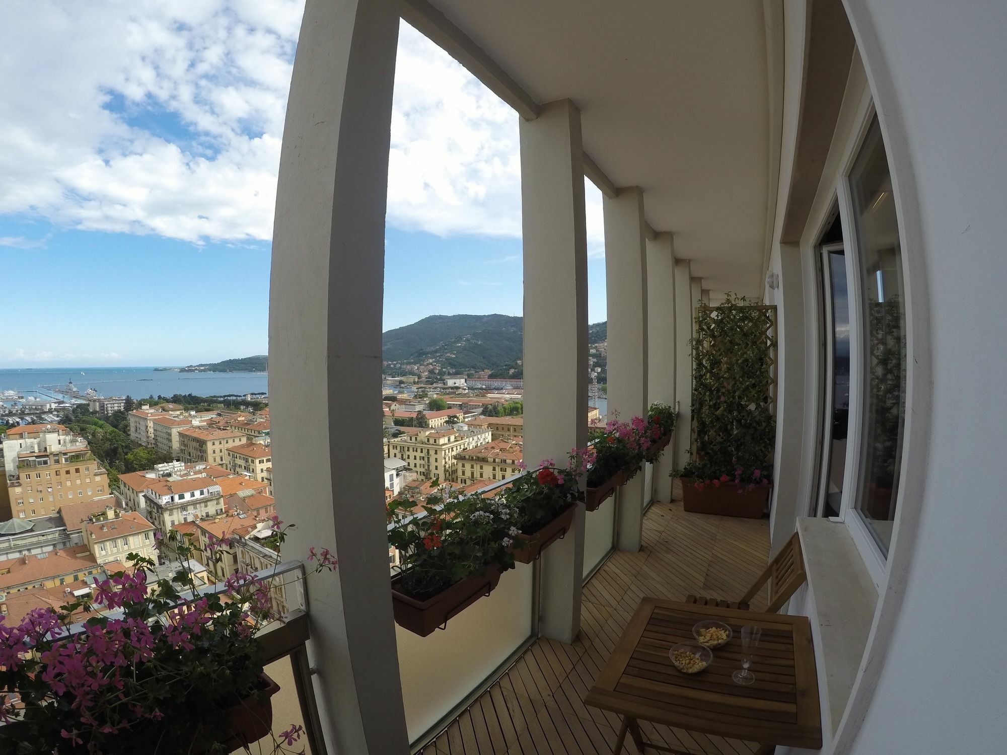Guesthouse Il Grattacielo Sul Golfo La Spezia Eksteriør billede