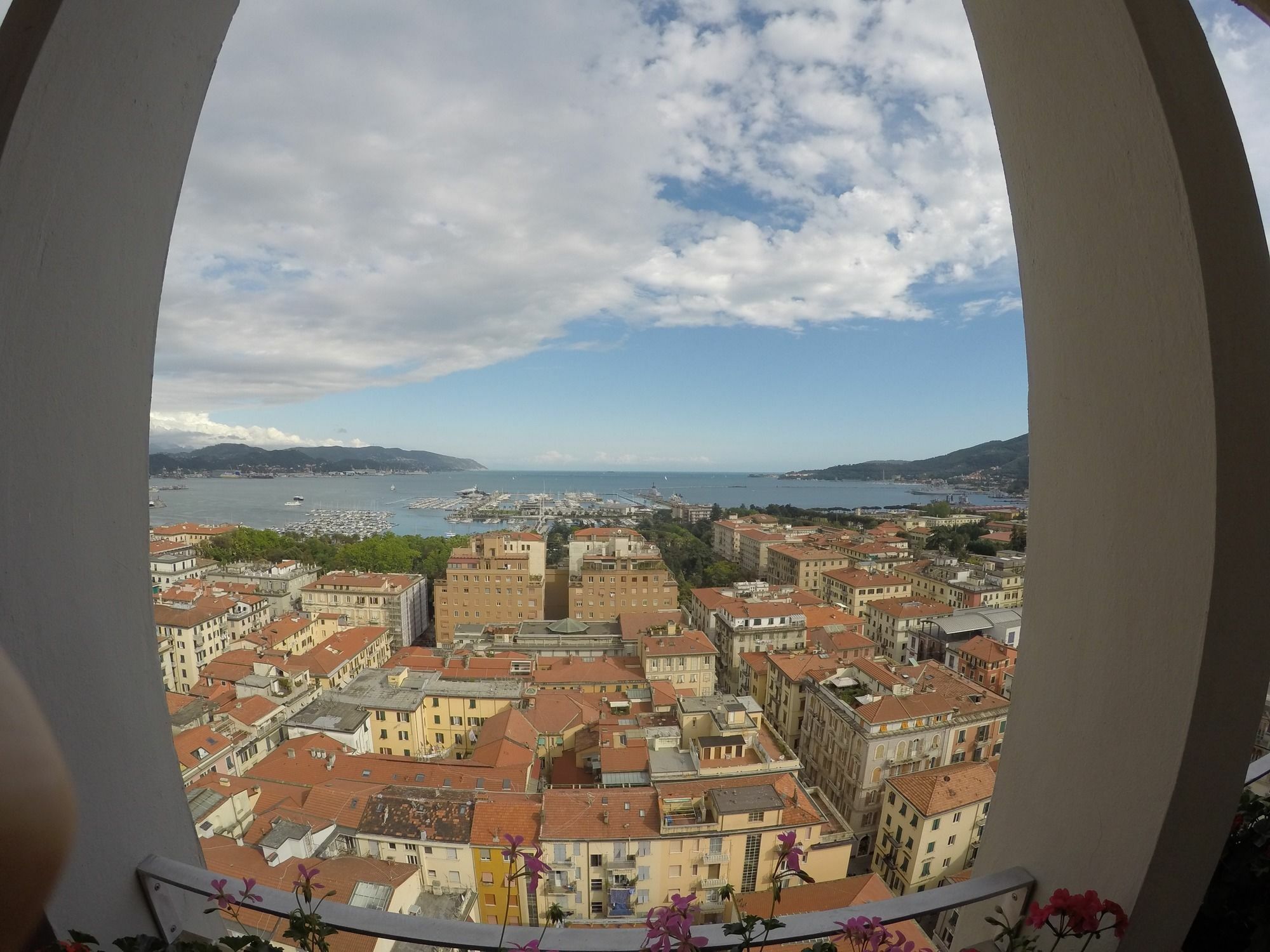 Guesthouse Il Grattacielo Sul Golfo La Spezia Eksteriør billede